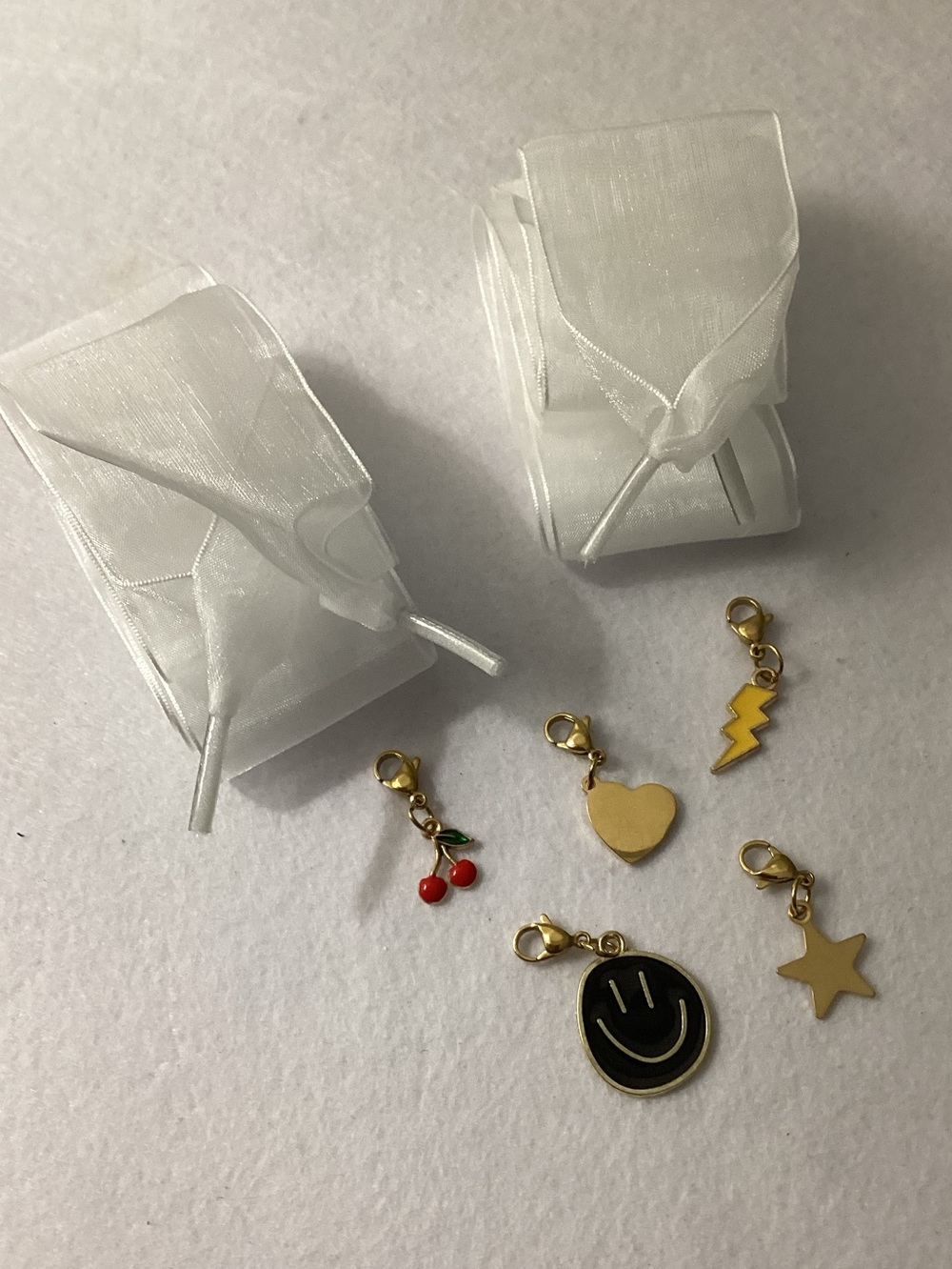 Steve Madden 5-pc. Shoe Charms with Dust Bag and Ribbon Shoe laces